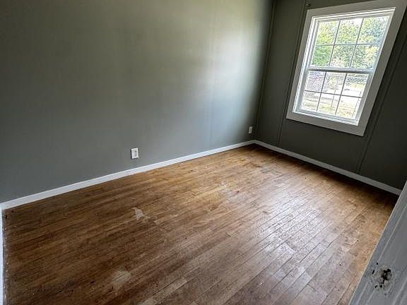3rd image of 397 Robertsville Rd