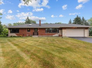 W145N7276 Northwood Dr, Menomonee Falls, WI 53051