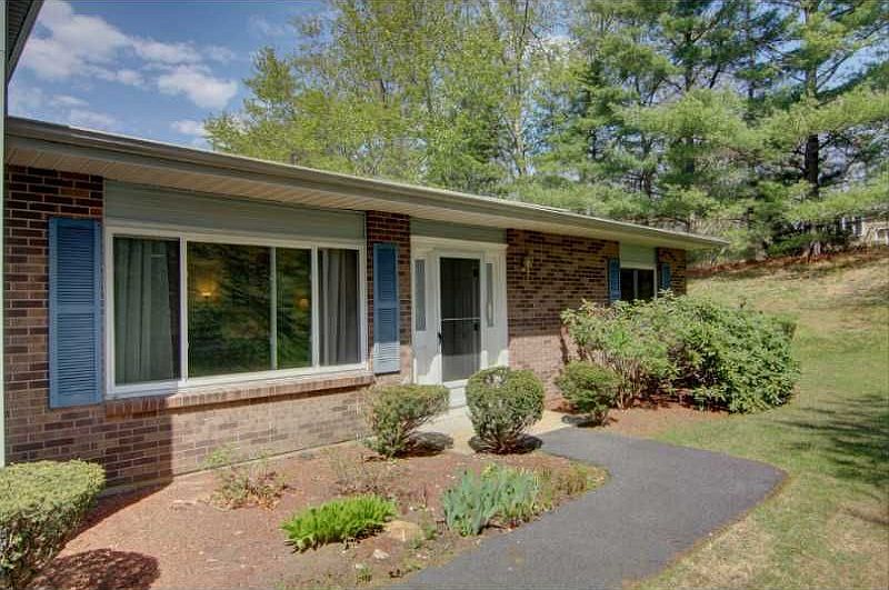 2nd image of 482 Round Hill Ct