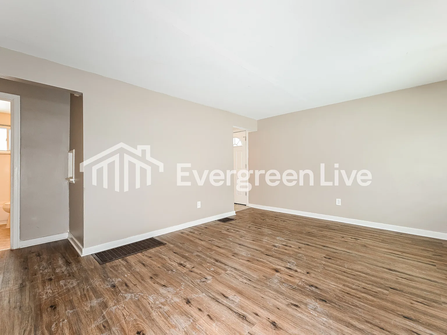 4 bed, 1.0 bath, 1125 sqft, $1,395 — Photo 2