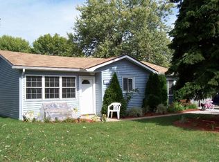 606 W Auburn Ln, Crete, IL 60417