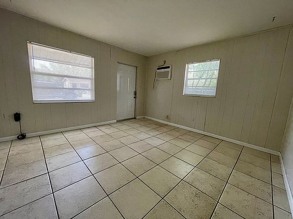 3rd image of 10113 N Lantana Ave #1B-1BA-406SQFT
