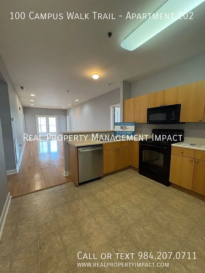 Three Bed/Three Bath Condo-Style Living Close to Elon University Campus — Photo 4