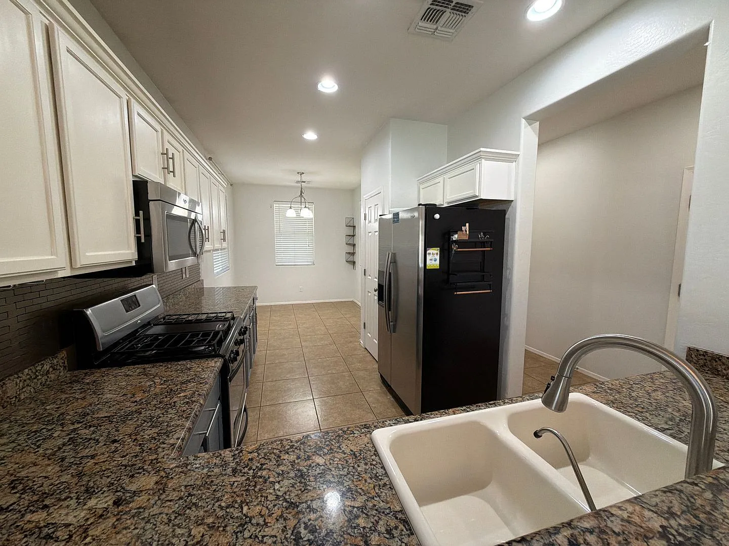 4 bed, 2.0 bath, 1776 sqft, $2,400 — Photo 3