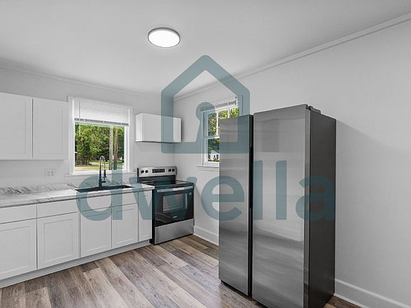 4th image of 451 Loring Dr