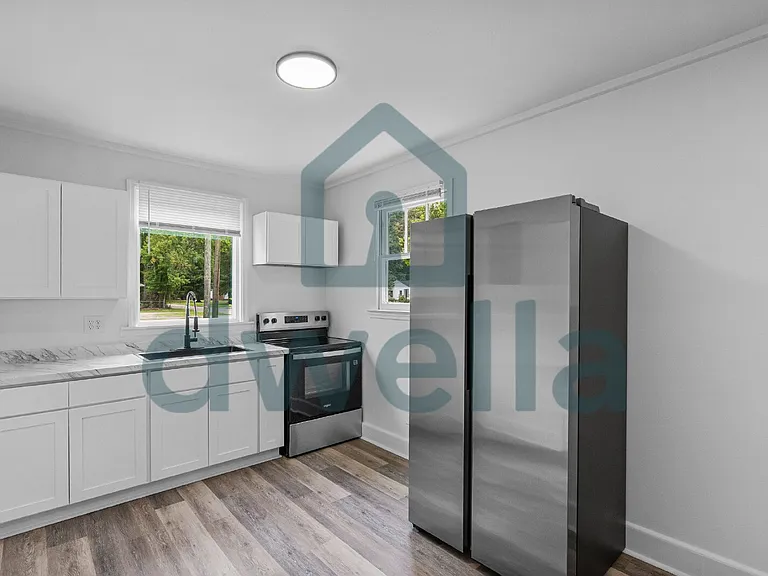 451 Loring Dr — Photo 4