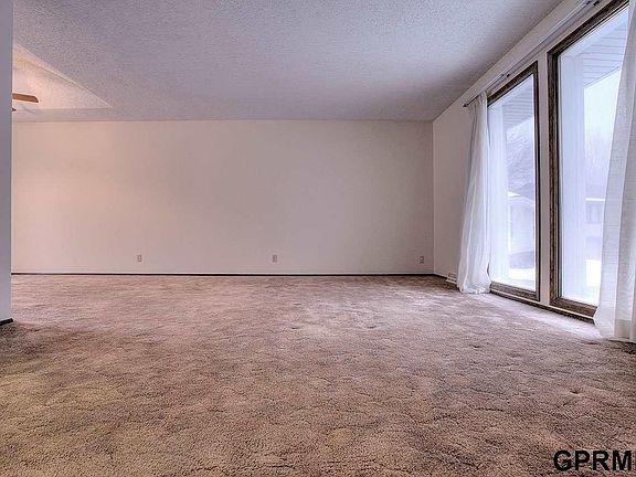 5th image of 15712 Hascall Cir