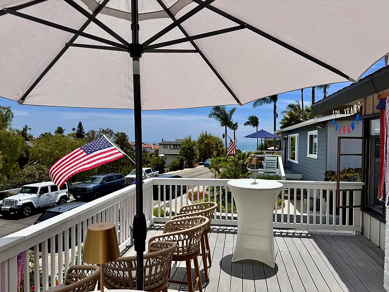 220 W Avenida Alessandro — Photo 1