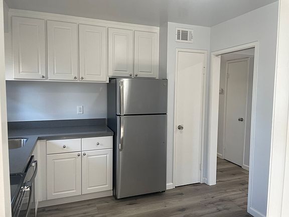 4th image of 1965 Desert Cir APT 5