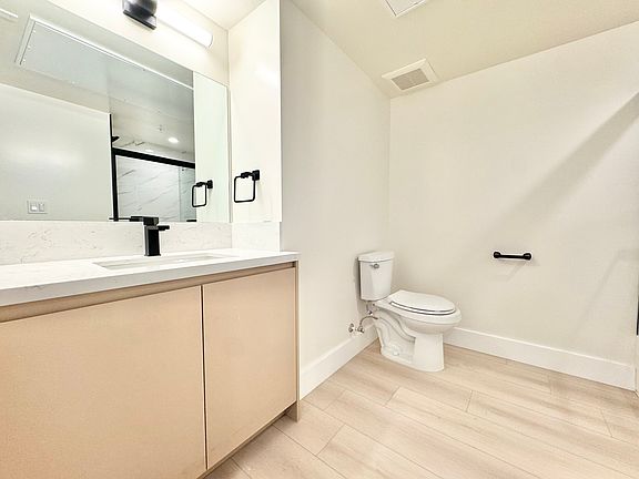 5th image of 226 N Berendo St #303