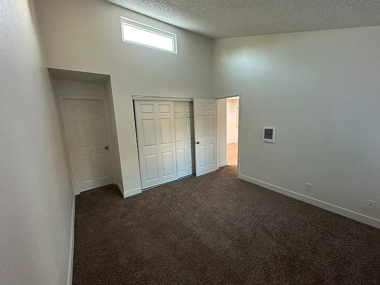 270 W Alamar Ave #8 — Photo 6
