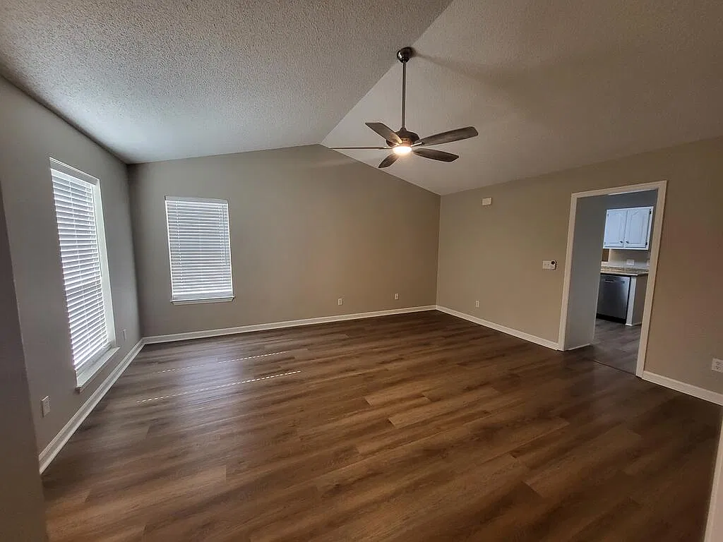 3 bed, 1254 sqft, $1,950 — Photo 4
