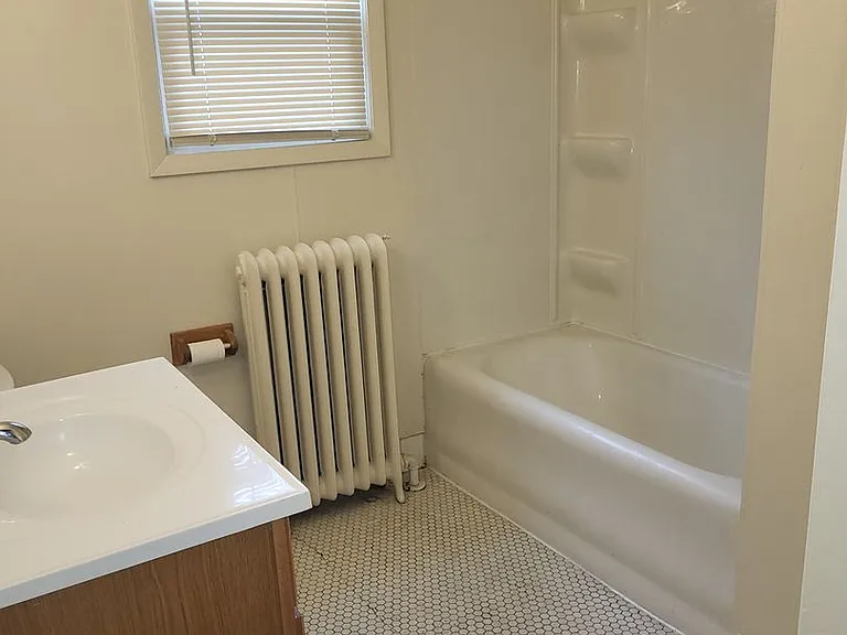 148 N Maple Ave — Photo 11
