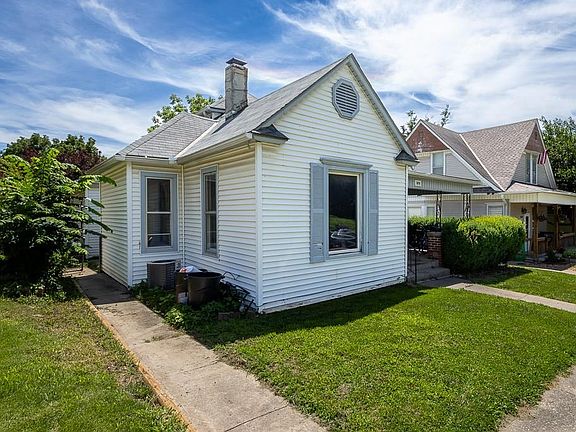 2nd image of 3010 Felix St