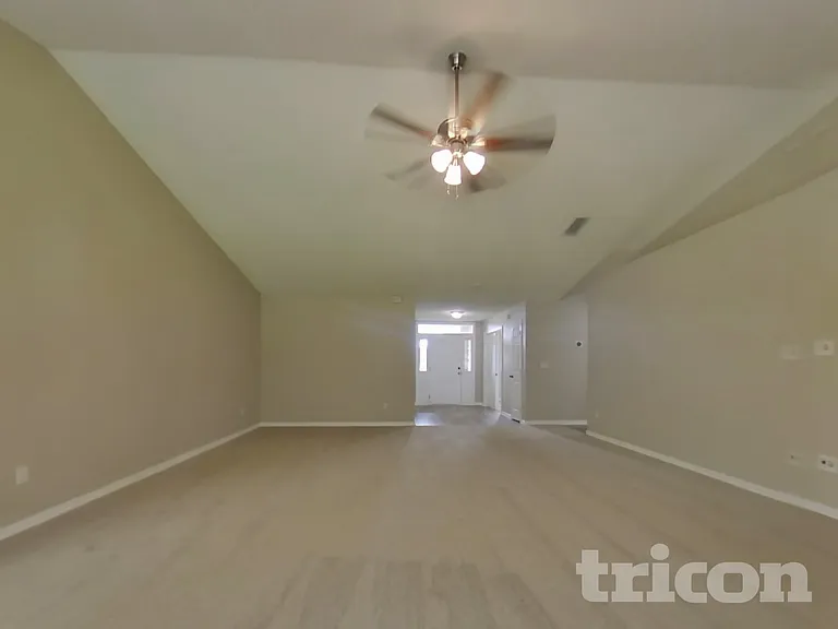 2727 Fox Creek Dr E — Photo 3