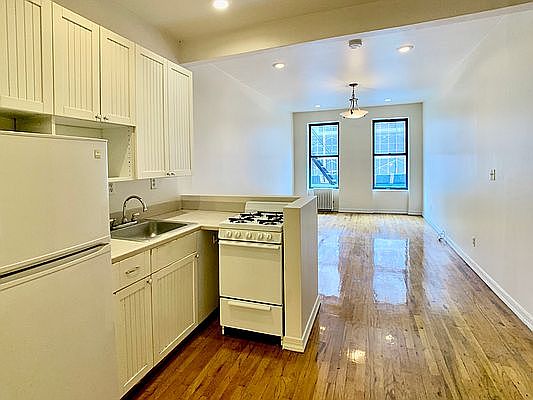1st image of 436 W 49th St APT 4fe