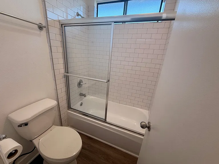 1420 North Mansfield Avenue - 205 — Photo 39