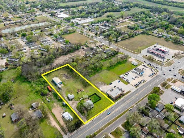 935 W 47th St S, Wichita, KS 67217