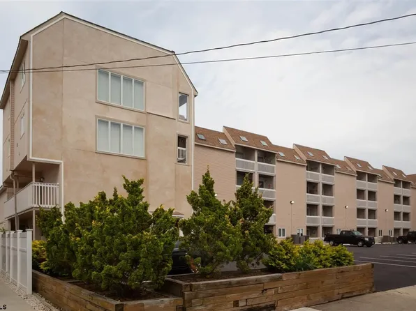 323 44th St S APT 10, Brigantine, NJ 08203