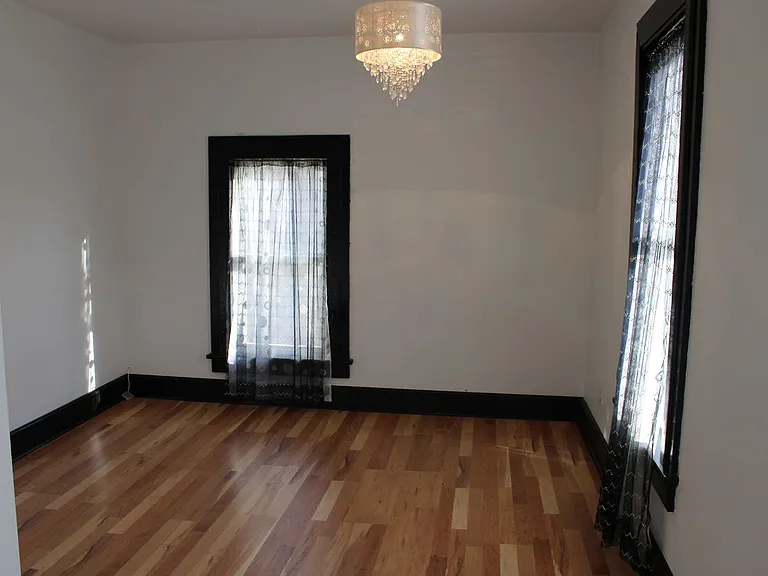 200 N Lincoln St — Photo 8
