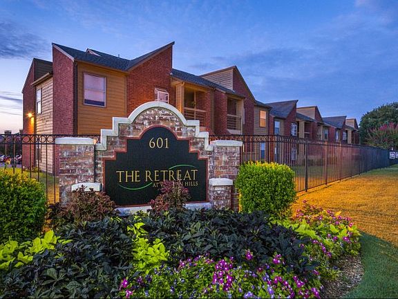 2nd image of 601 Twin Oaks Dr APT 502