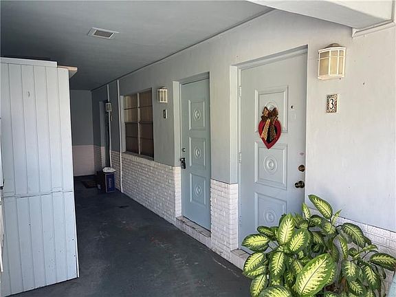 2nd image of 50 SE 3rd Ave APT 4