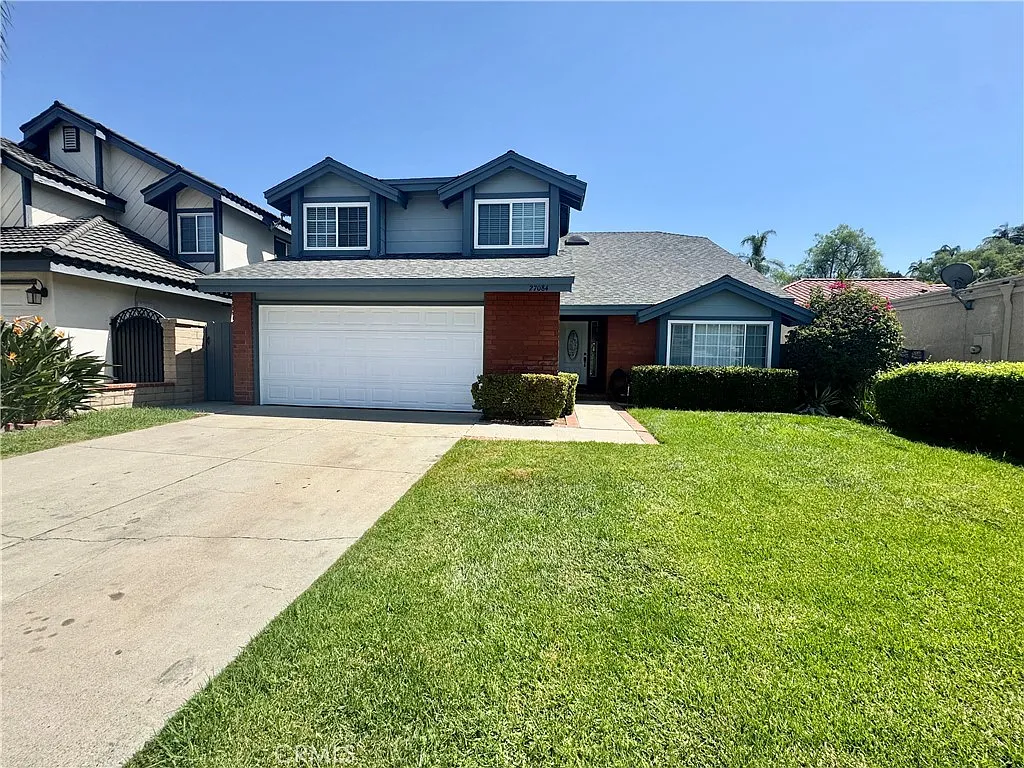 4 bed, 2.5 bath, 2525 sqft, $5,900 — Photo 1