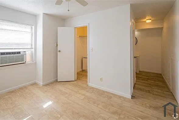 404 SW 26th St #8 — Photo 9