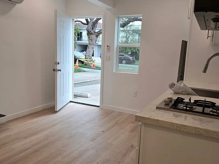 3721 Mentone Ave — Photo 6