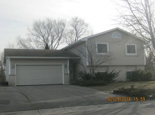 1448 Hunter Sq, Waconia, MN 55387