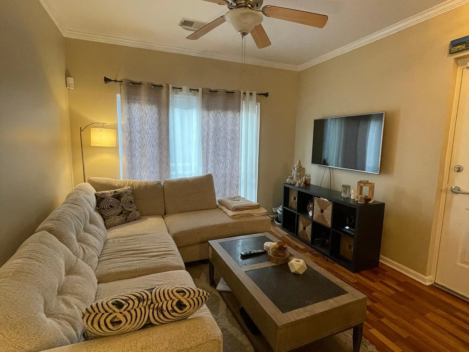 2 bed, 2.5 bath, 1414 sqft, $2,100 — Photo 2