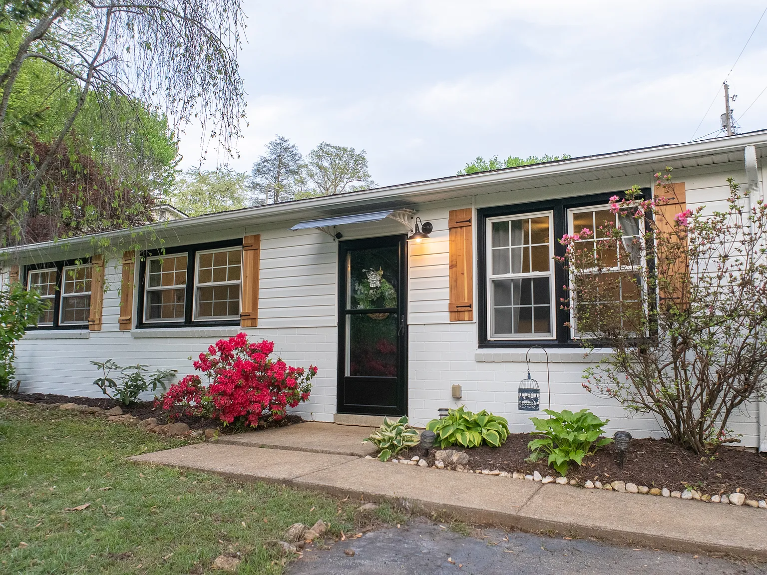 3 bed, 960 sqft, $2,500 — Photo 1