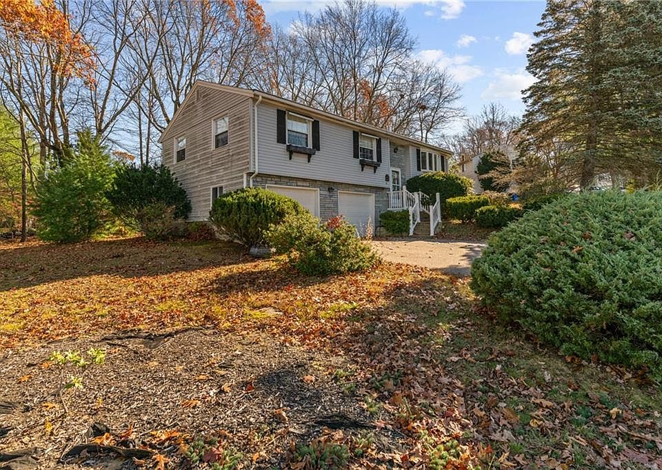 32 Wendy Way, West Warwick, RI 02893 Zillow