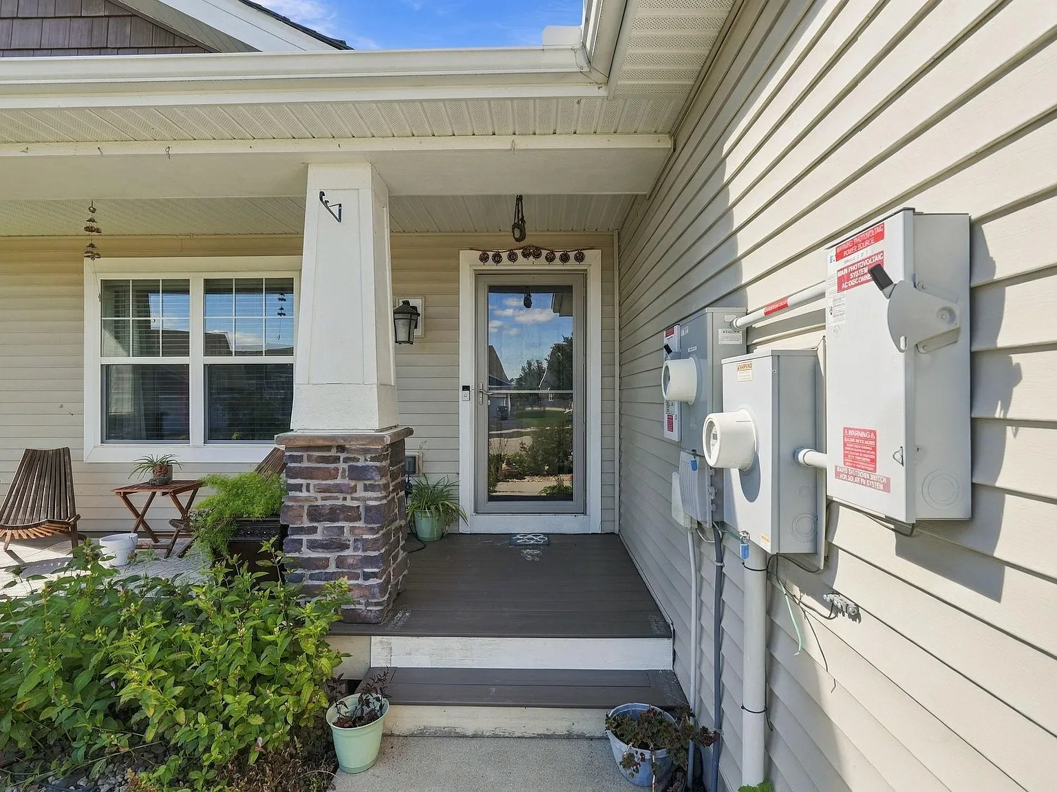 4 bed, 3.0 bath, 2513 sqft, $3,200 — Photo 4
