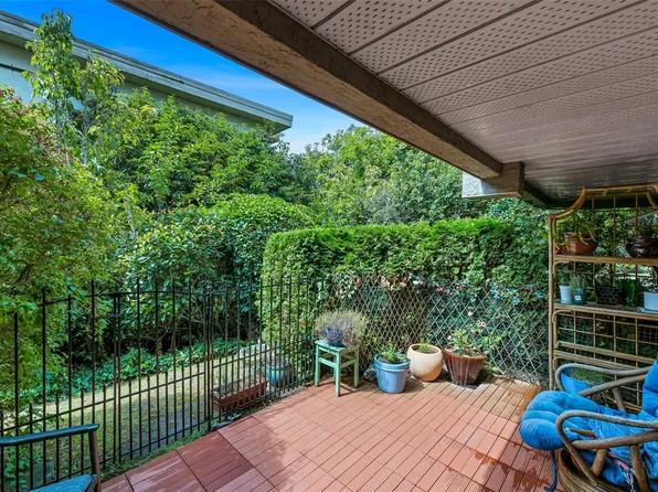 1223 Johnson St #102, Victoria, BC V8V 3N9