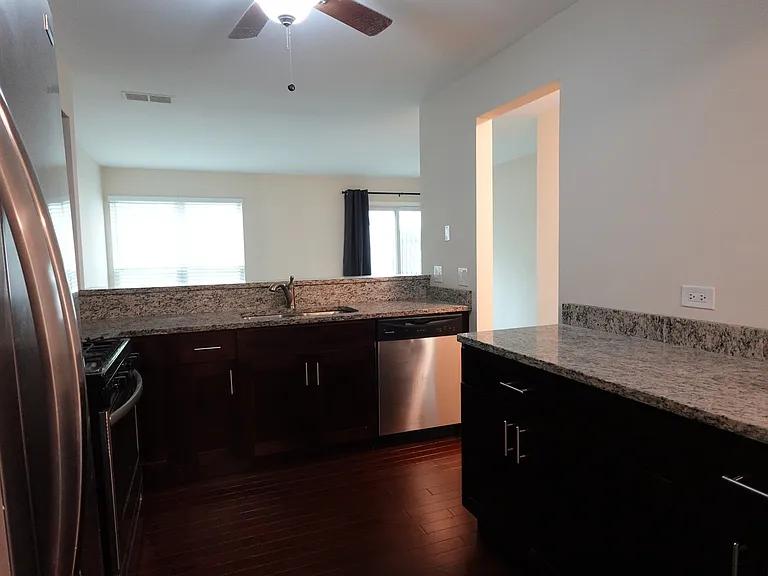 1070 Woodhill Ct — Photo 9
