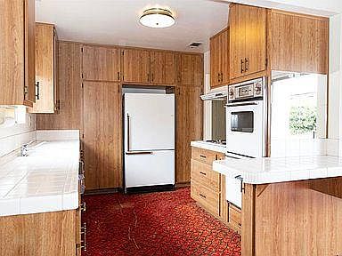 2nd image of 2421 E Mission Ave E