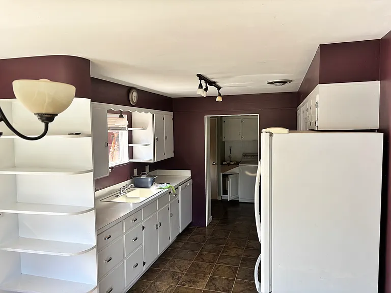 715 E 5th Ave — Photo 3