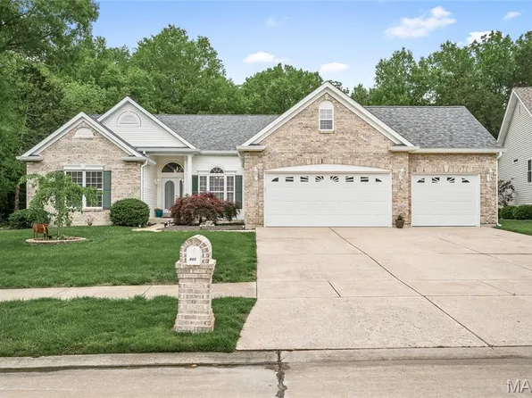 607 Winding Creek Dr, Wentzville, MO 63385