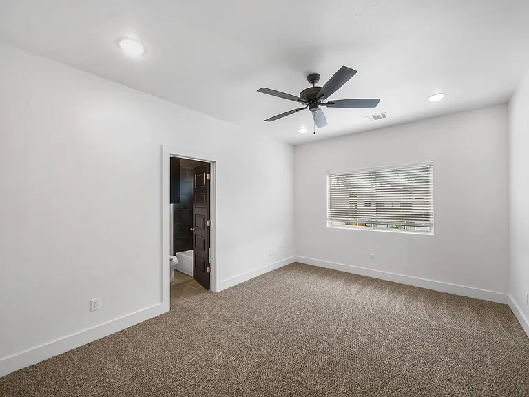 211 Lynn Dr — Photo 56