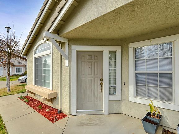 3rd image of 6711 Venetian Ct