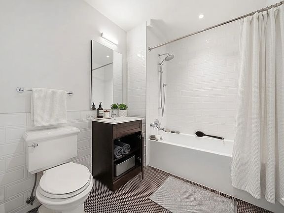 4th image of 152-11 89th Ave #1526