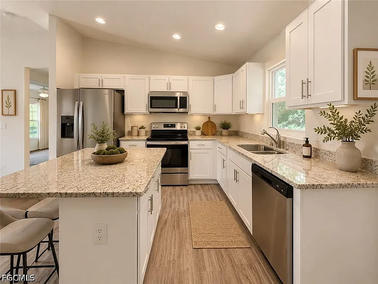 1173 E Benbow Cir — Photo 10