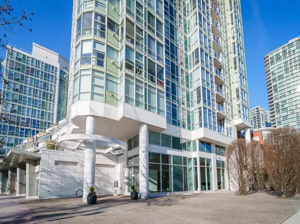1077 Marinaside Cres #1906, Vancouver, BC V6Z 2Z5