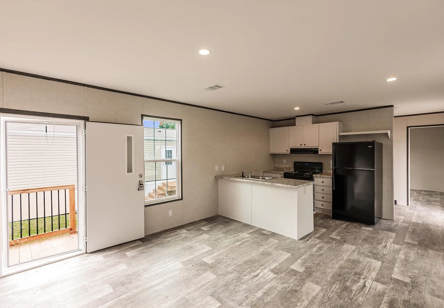 3 bed, 2.0 bath, $1,095 — Photo 3
