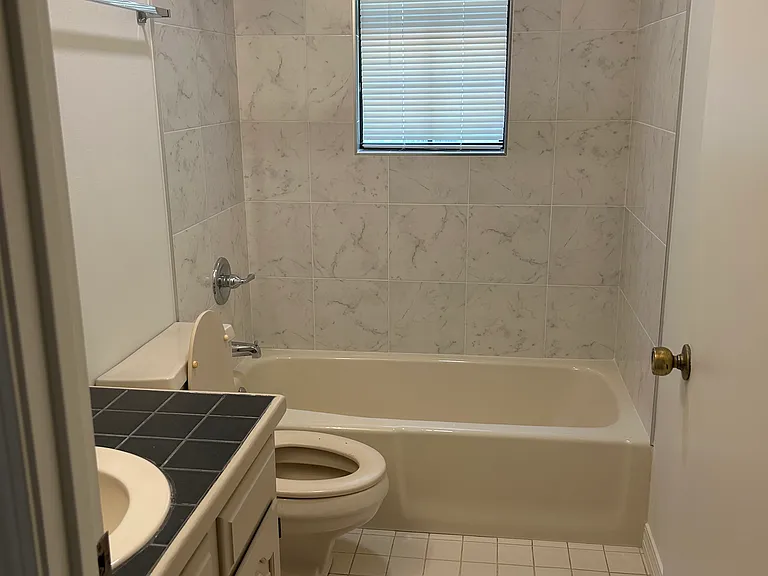 913 Hide A Way Ln — Photo 12