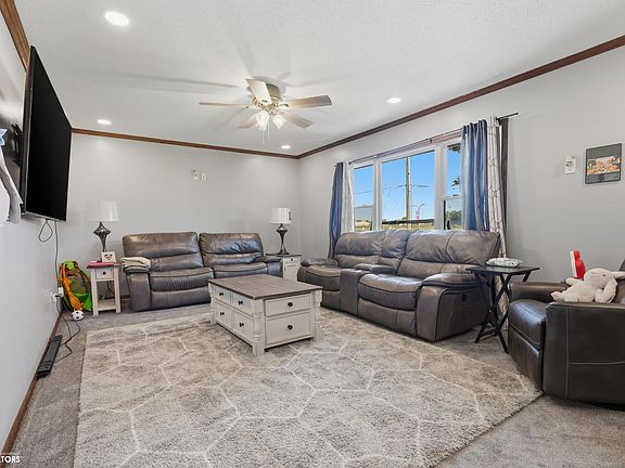 3rd image of 800 Terrace Dr