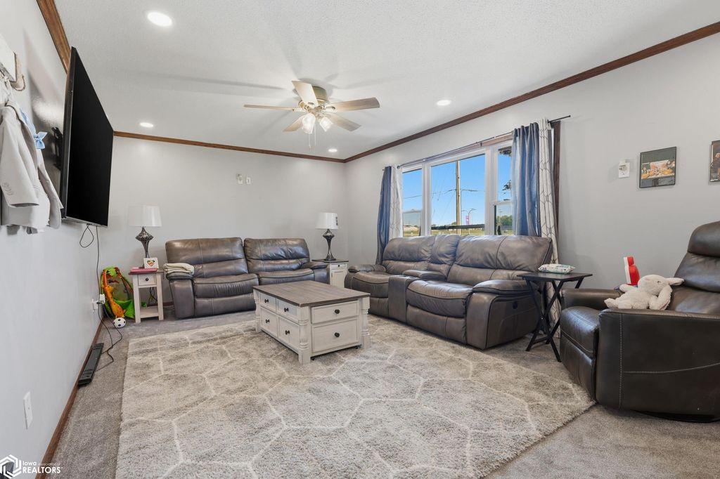 800 Terrace Dr, Burlington, IA - View 3