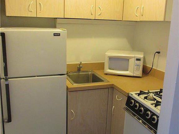 3rd image of 220 E 87th St APT 5D