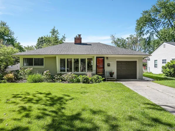 15755 Birwood Ave, Beverly Hills, MI 48025